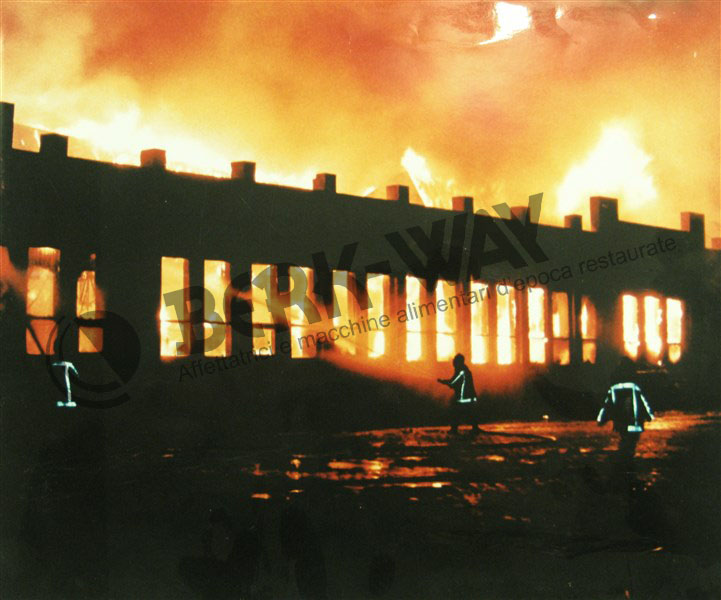 incendio fabbrica berkel rotterdam